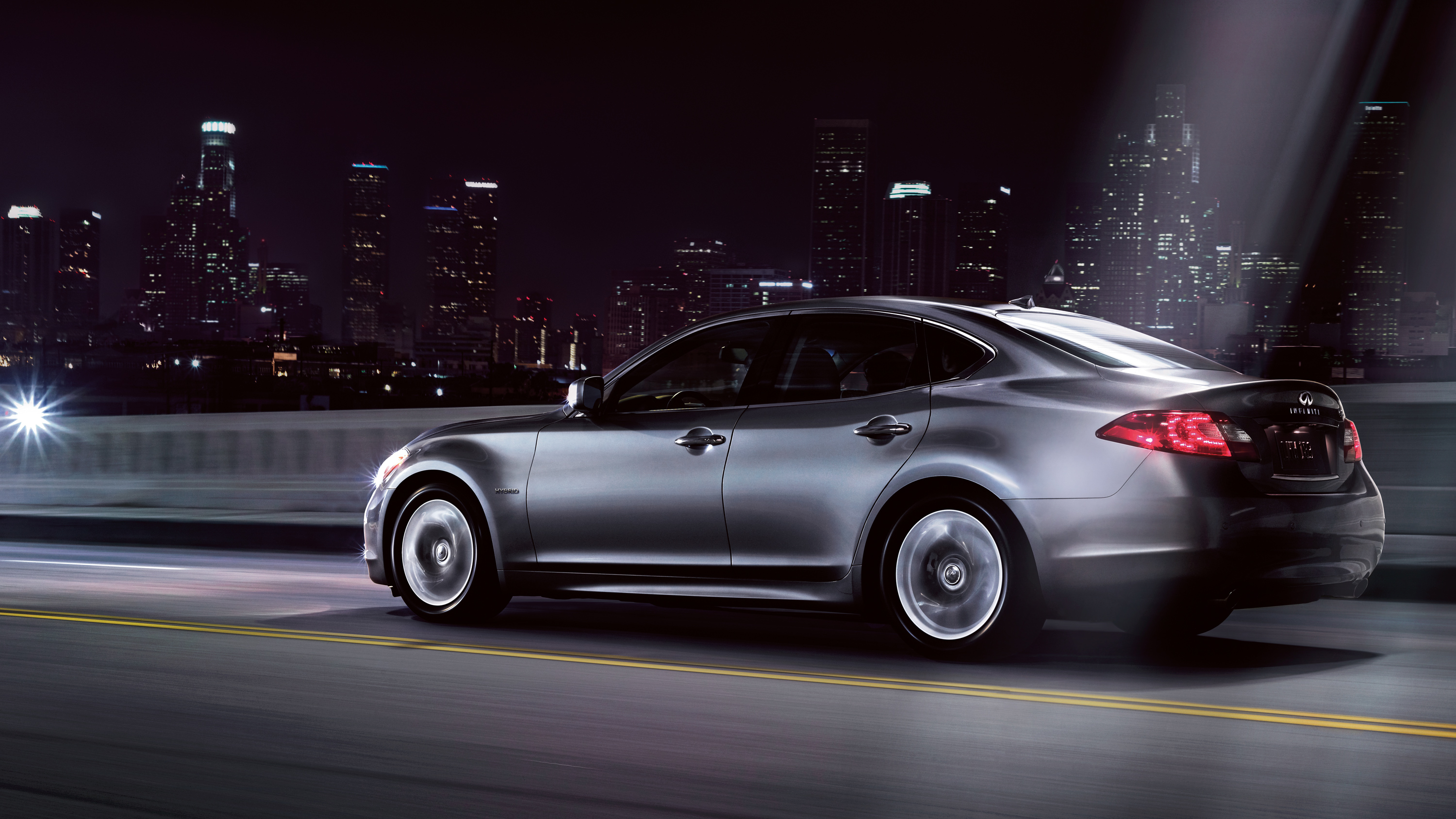 Infiniti Q70 photo 2