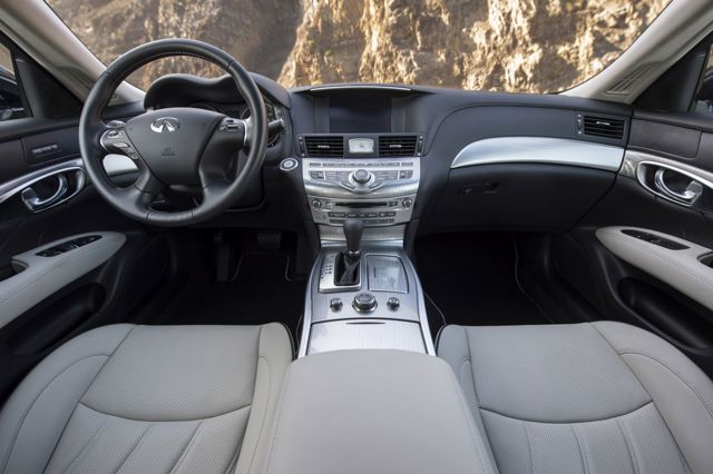 Infiniti Q70 photo 13