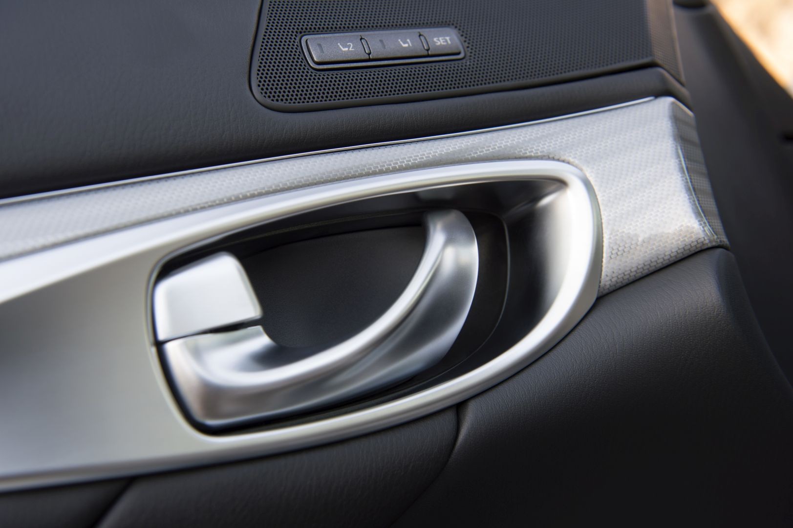 Infiniti Q70 photo 24