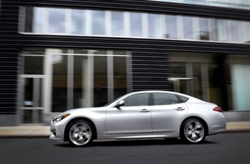 INFINITI Q70