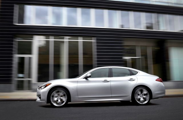 Infiniti Q70 photo 1