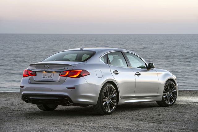 Infiniti Q70 photo 3