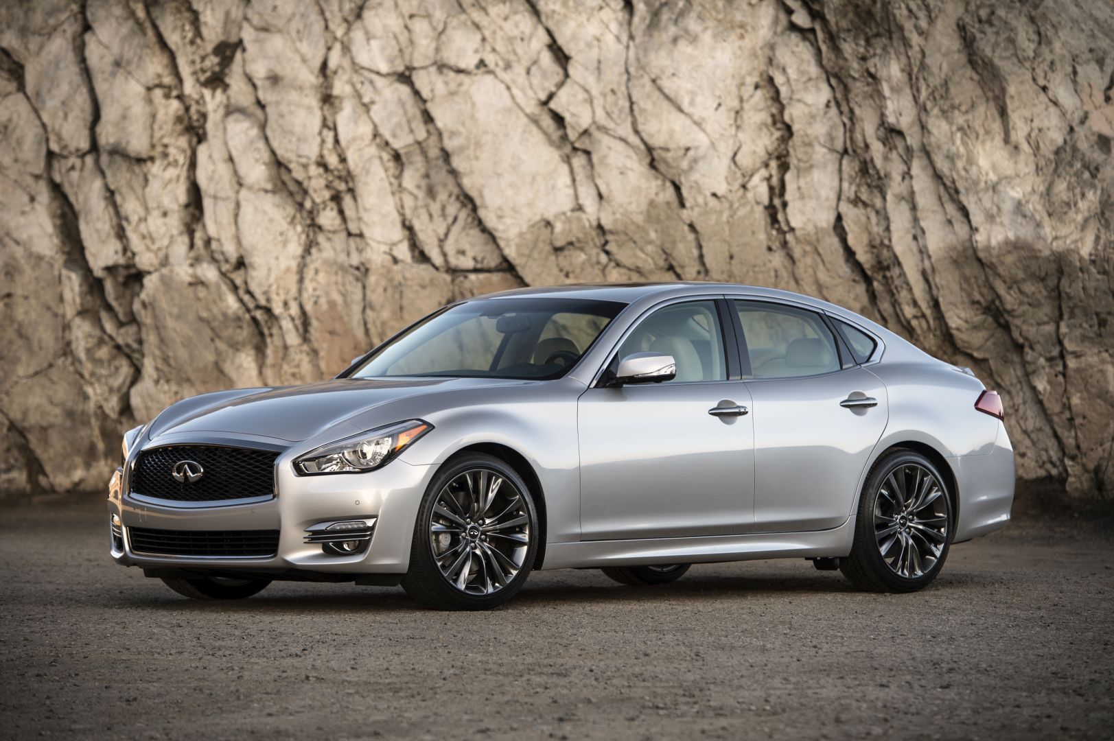 Infiniti Q70 photo 4