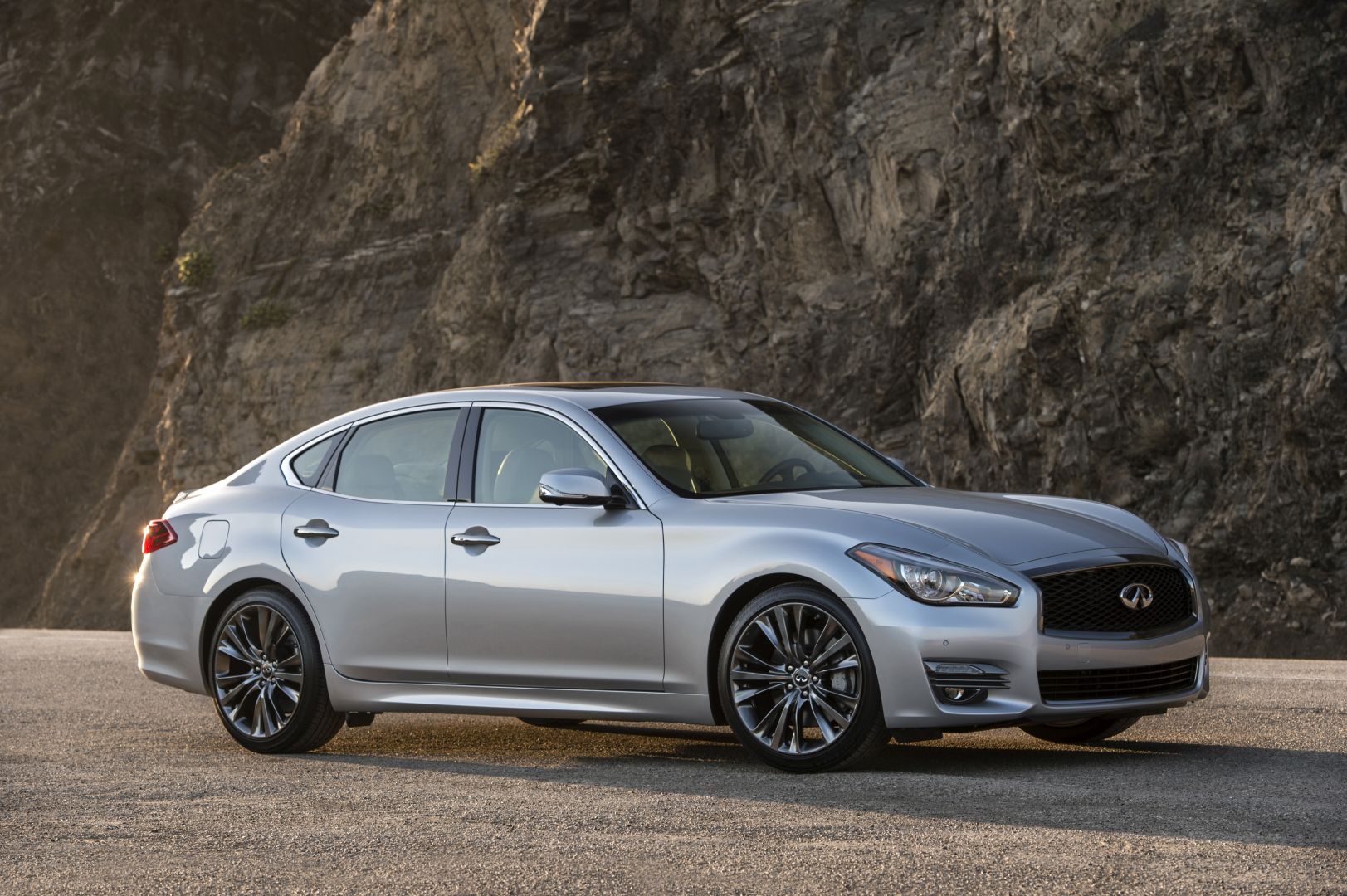 Infiniti Q70 photo 5