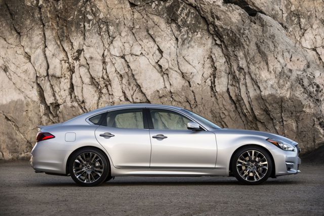Infiniti Q70 photo 7