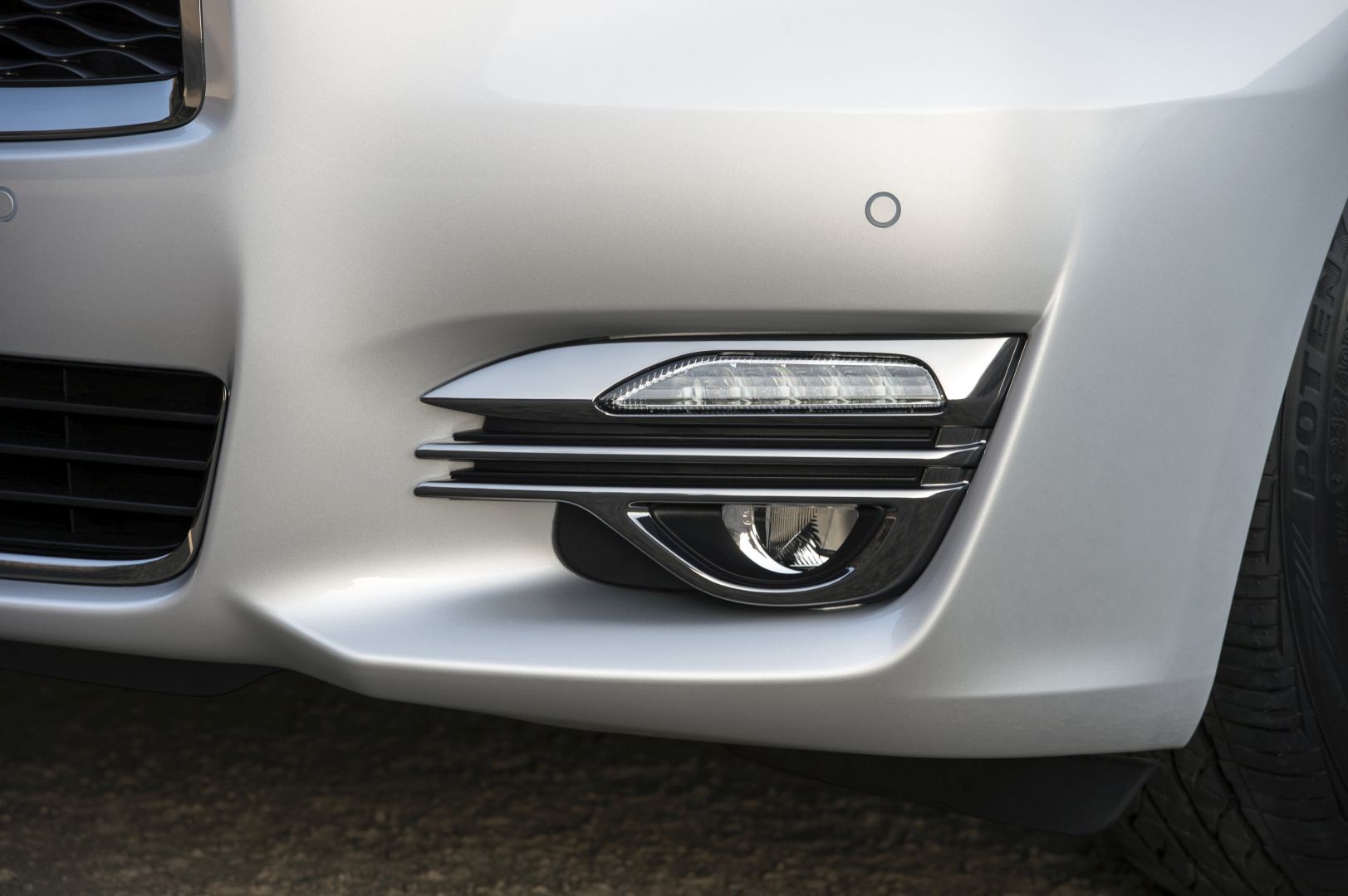 Infiniti Q70 photo 10