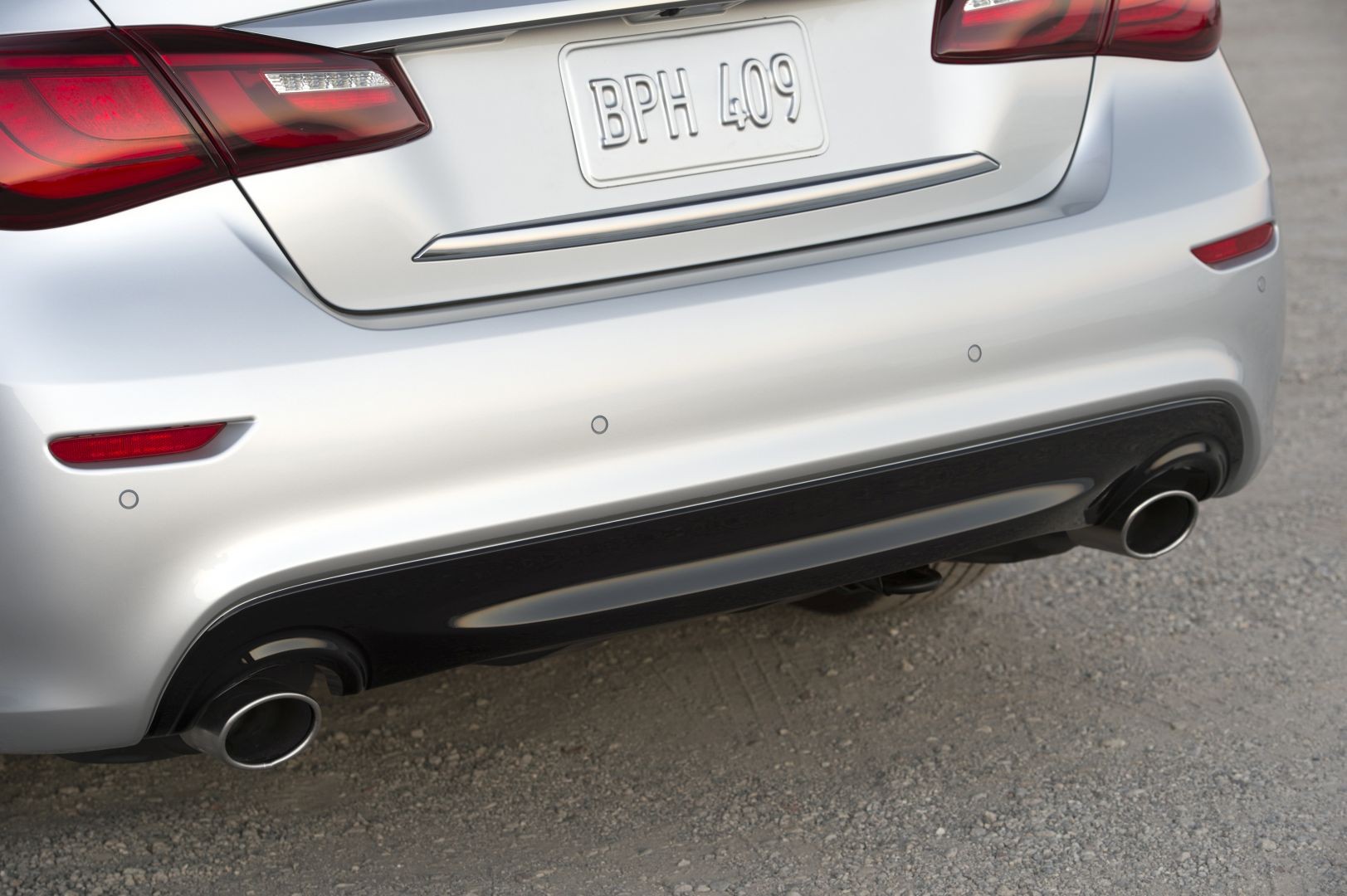 Infiniti Q70 photo 12