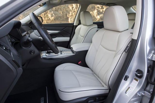 Infiniti Q70 photo 15