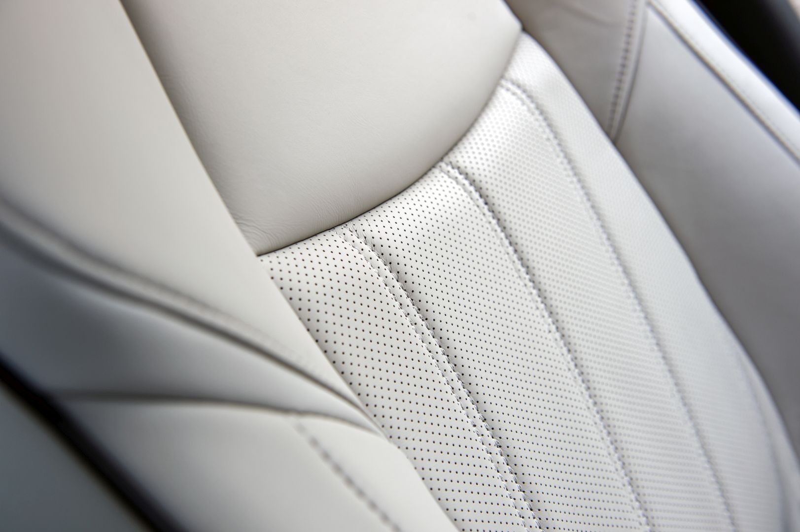 Infiniti Q70 photo 16