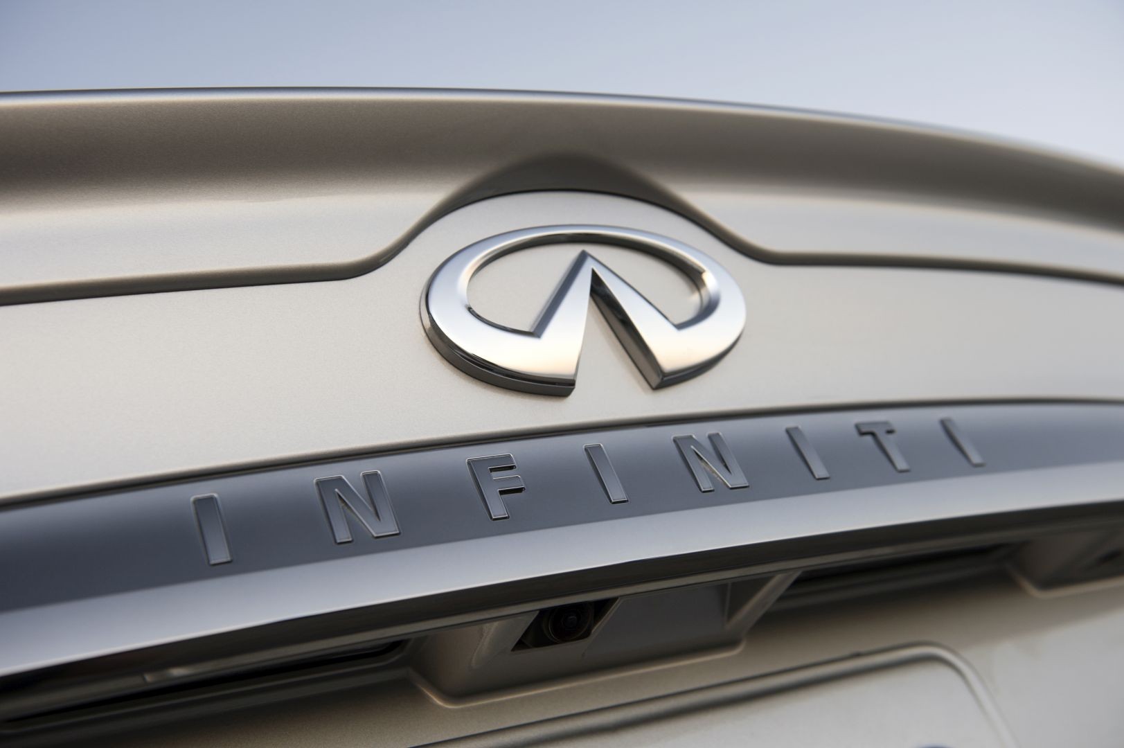 Infiniti Q70 photo 17