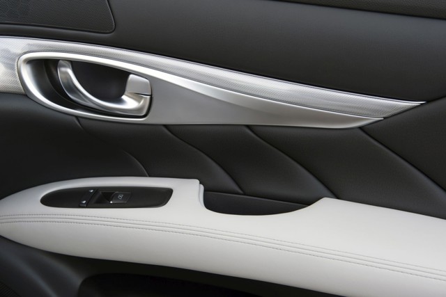 Infiniti Q70 photo 21