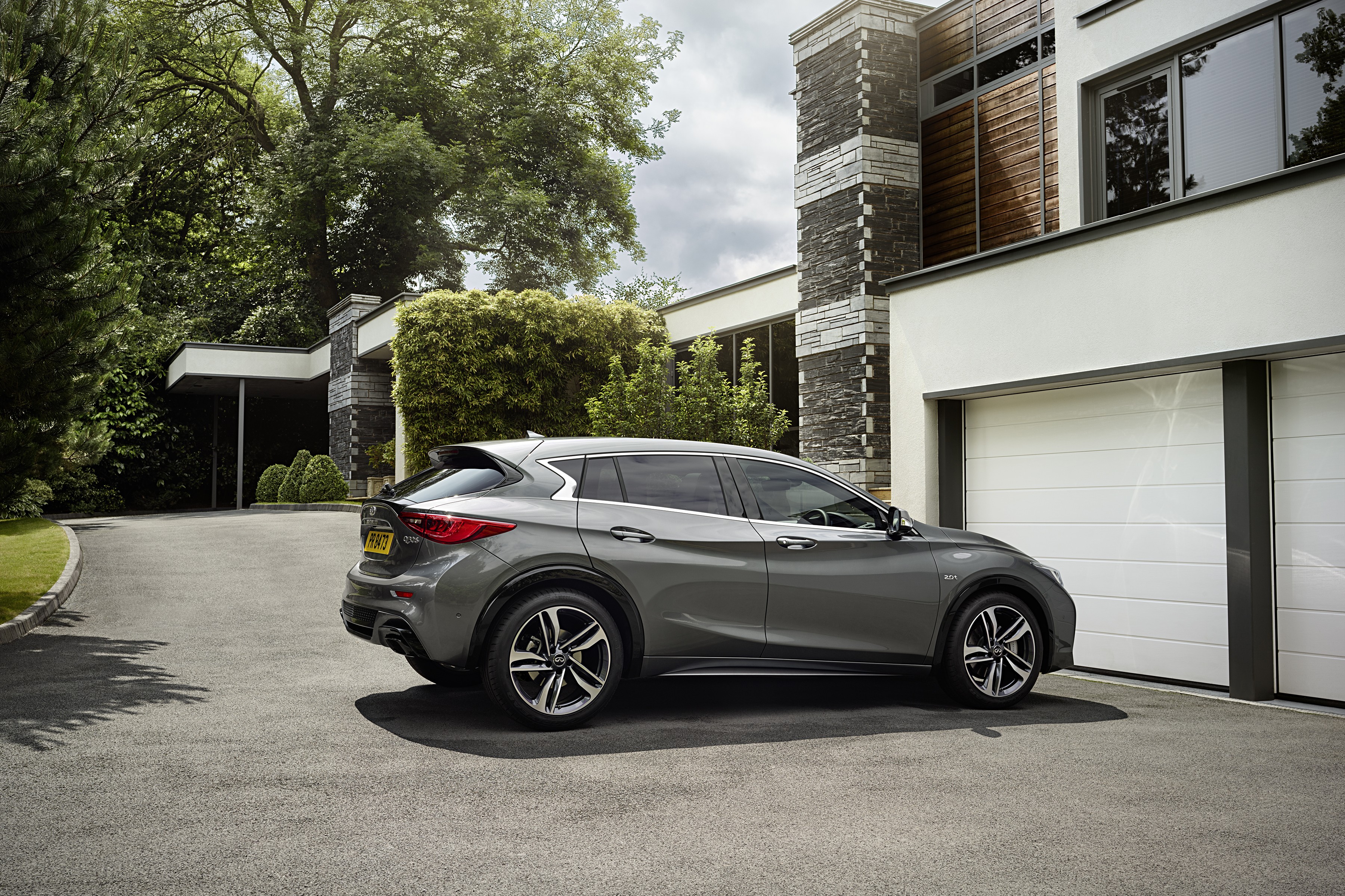 Infiniti Qx30 photo 10