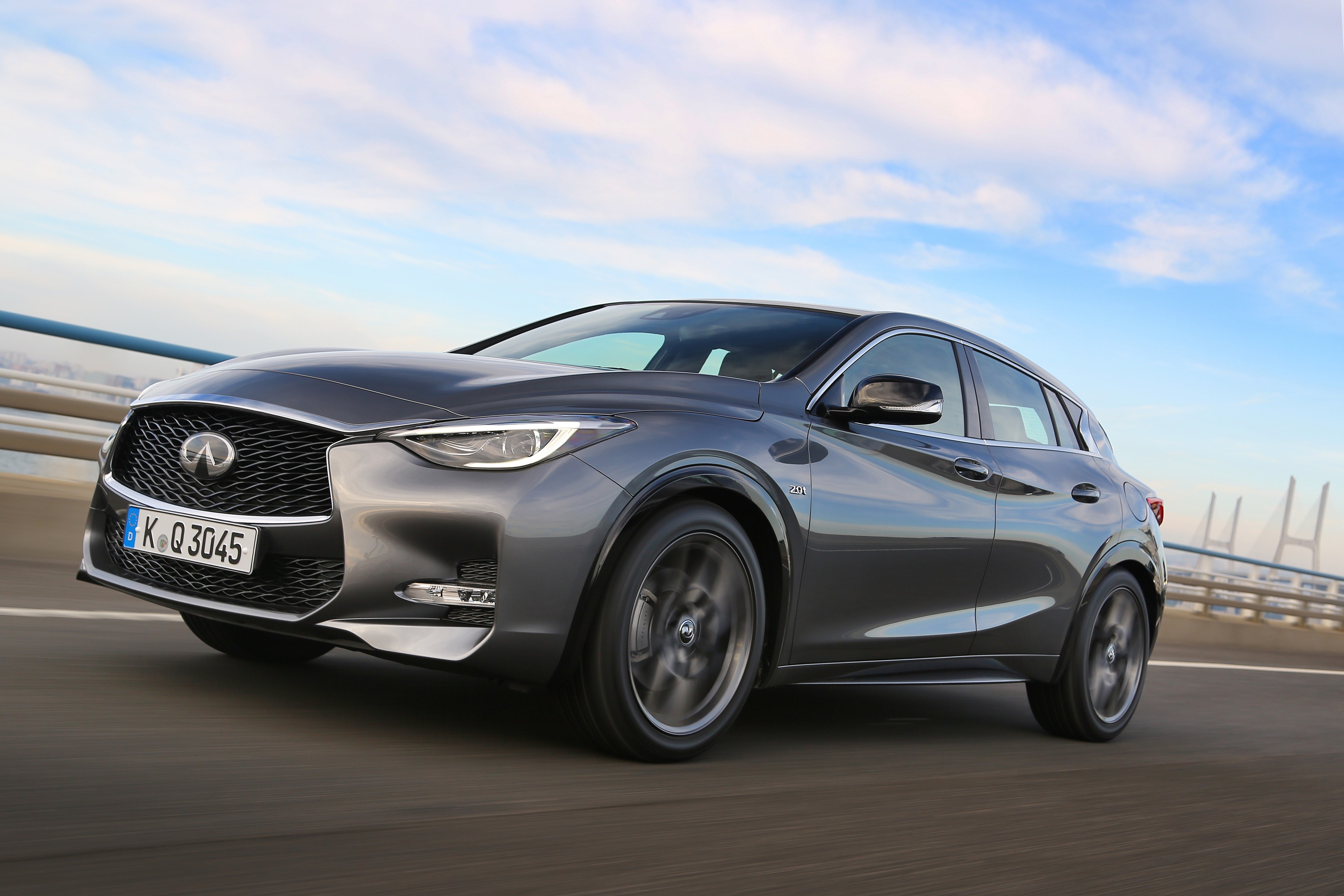 Infiniti Qx30 photo 13