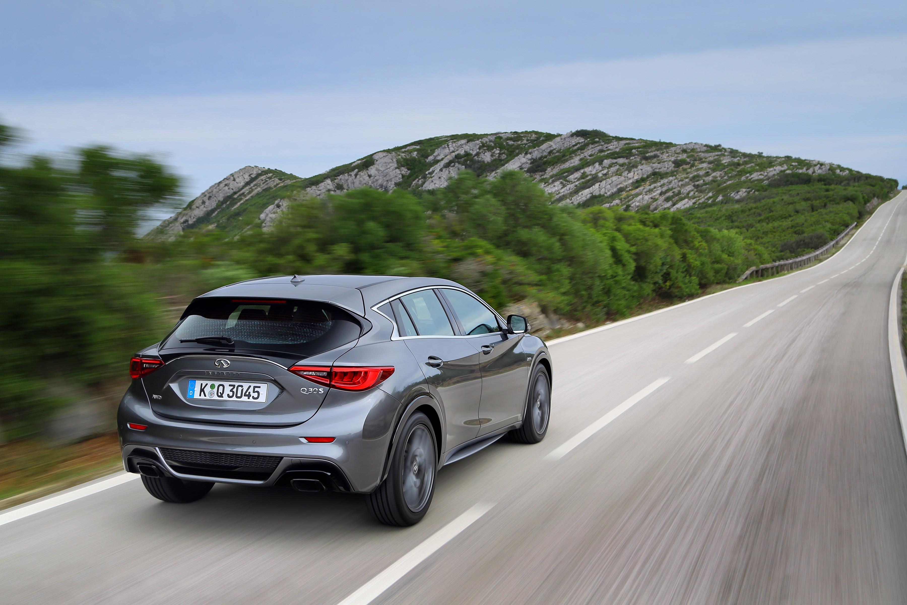 Infiniti Qx30 photo 16