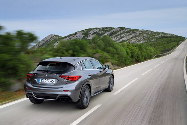 Infiniti Qx30 foto 16