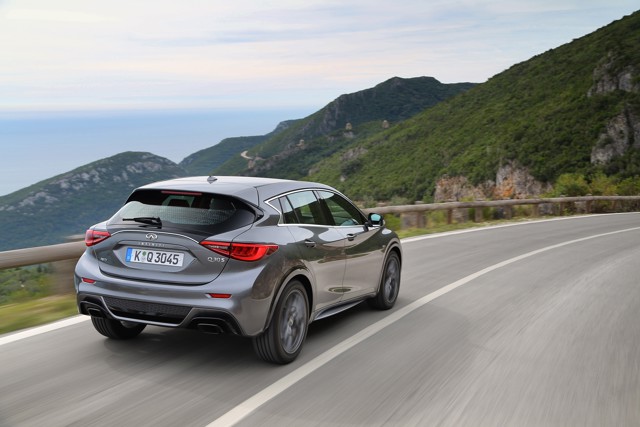 Infiniti Qx30 foto 17