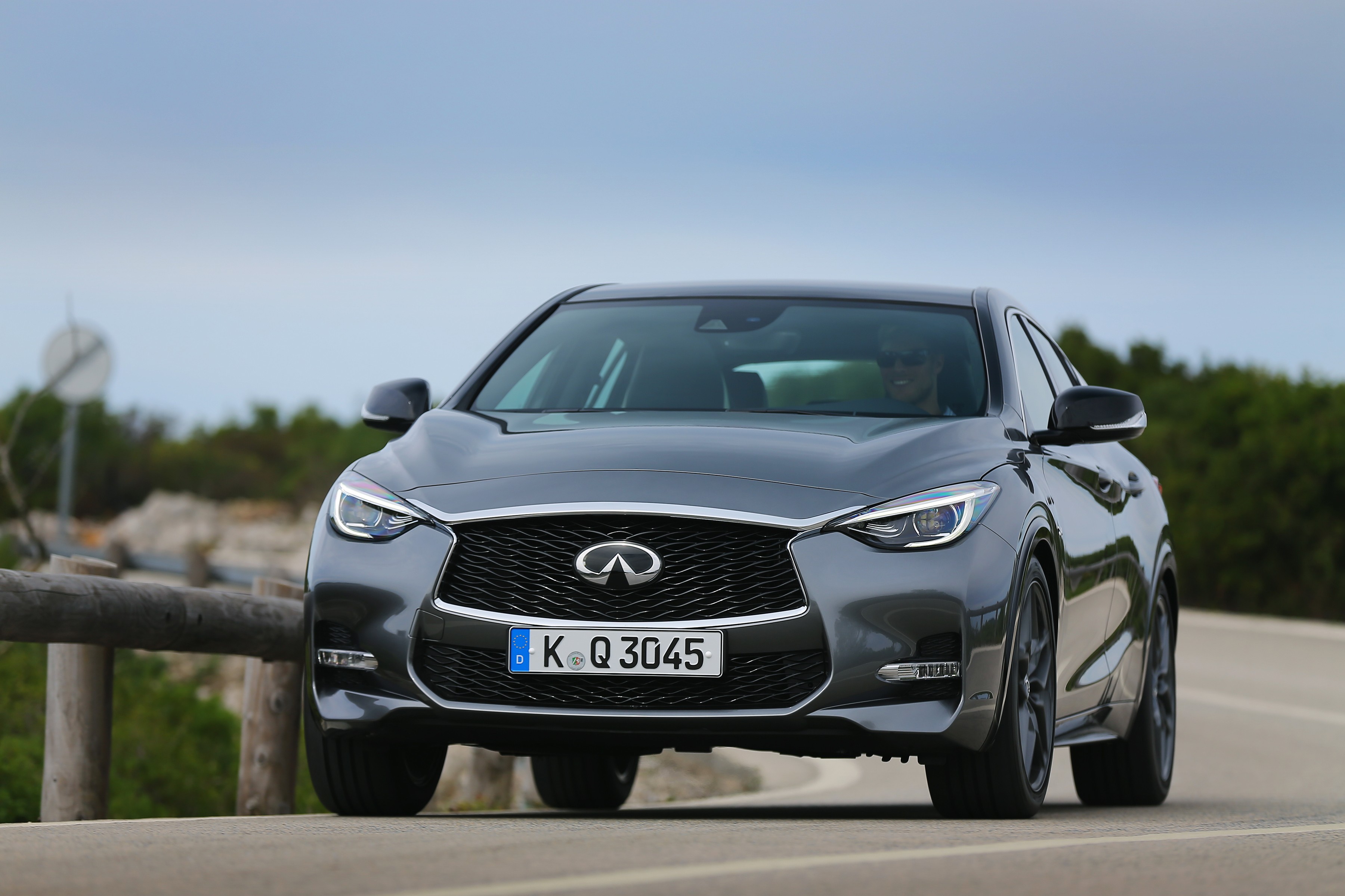 Infiniti Qx30 photo 18