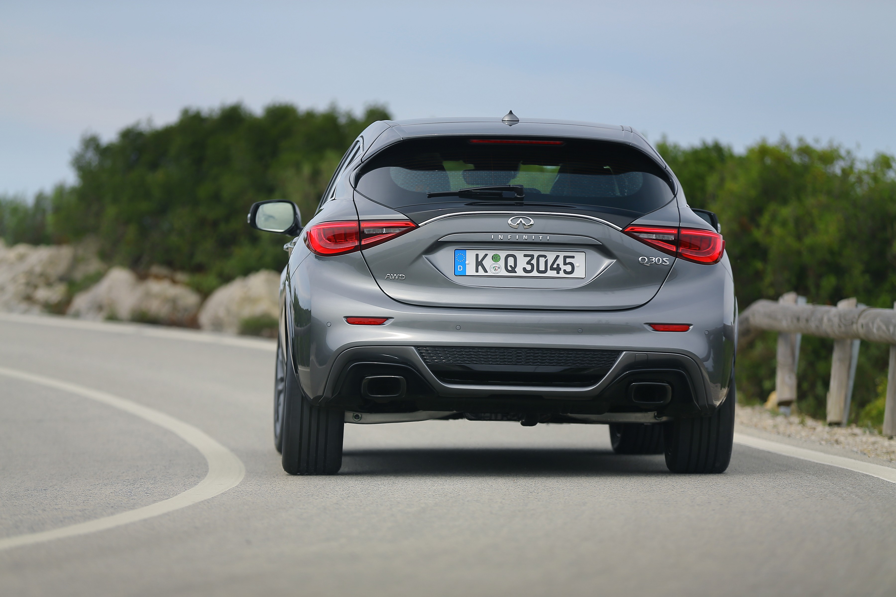 Infiniti Qx30 photo 28