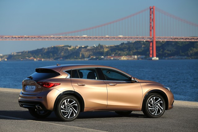 Infiniti Qx30 foto 32