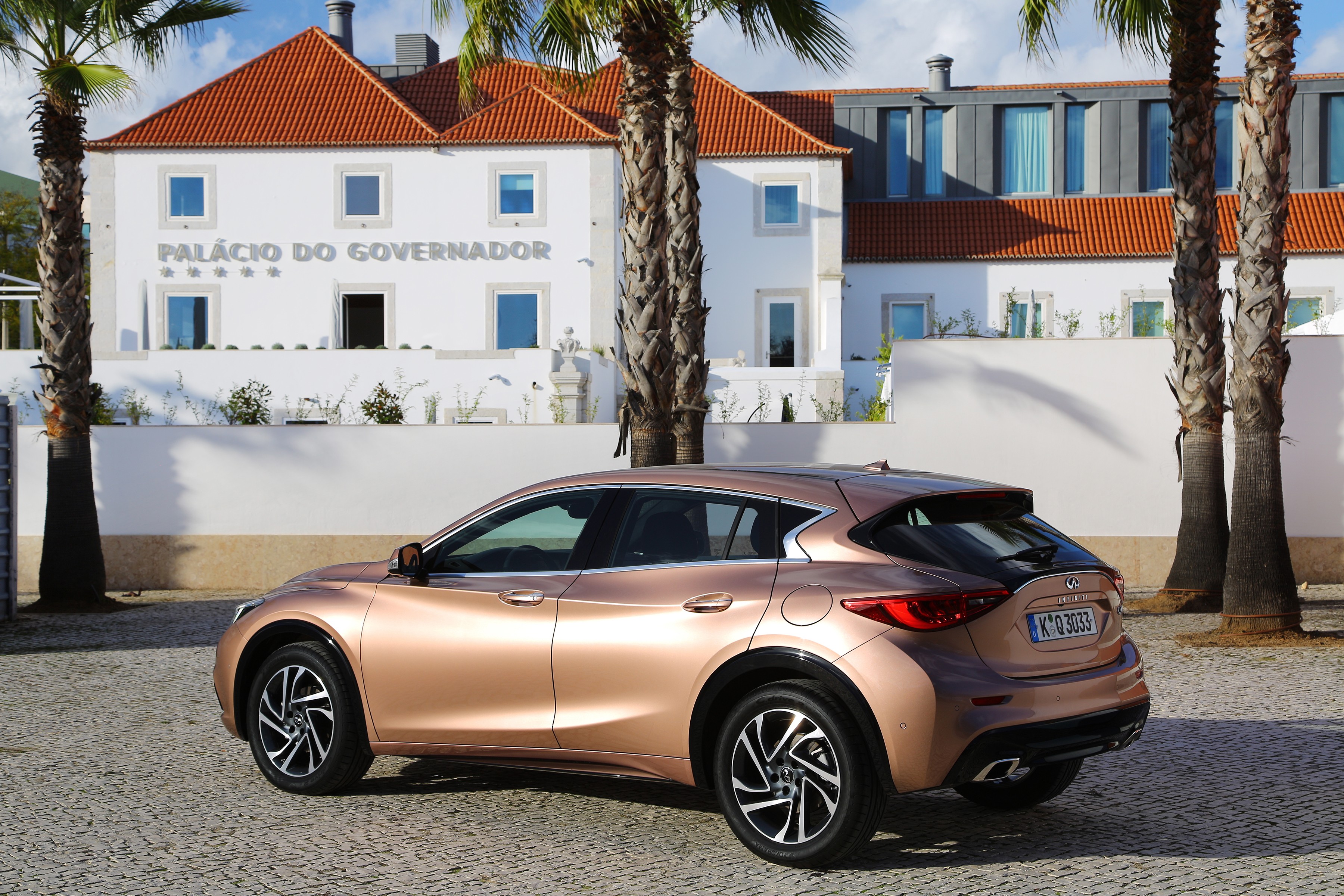 Infiniti Qx30 photo 44