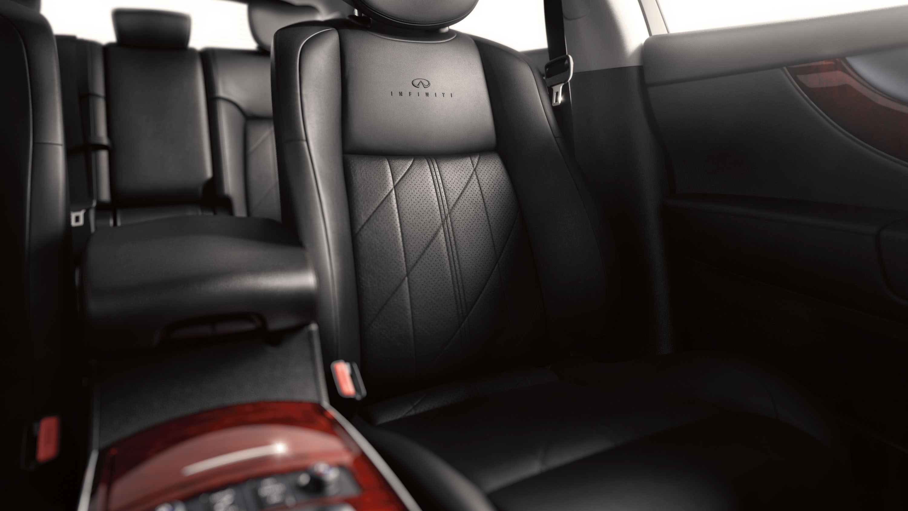 Infiniti Qx70 photo 22