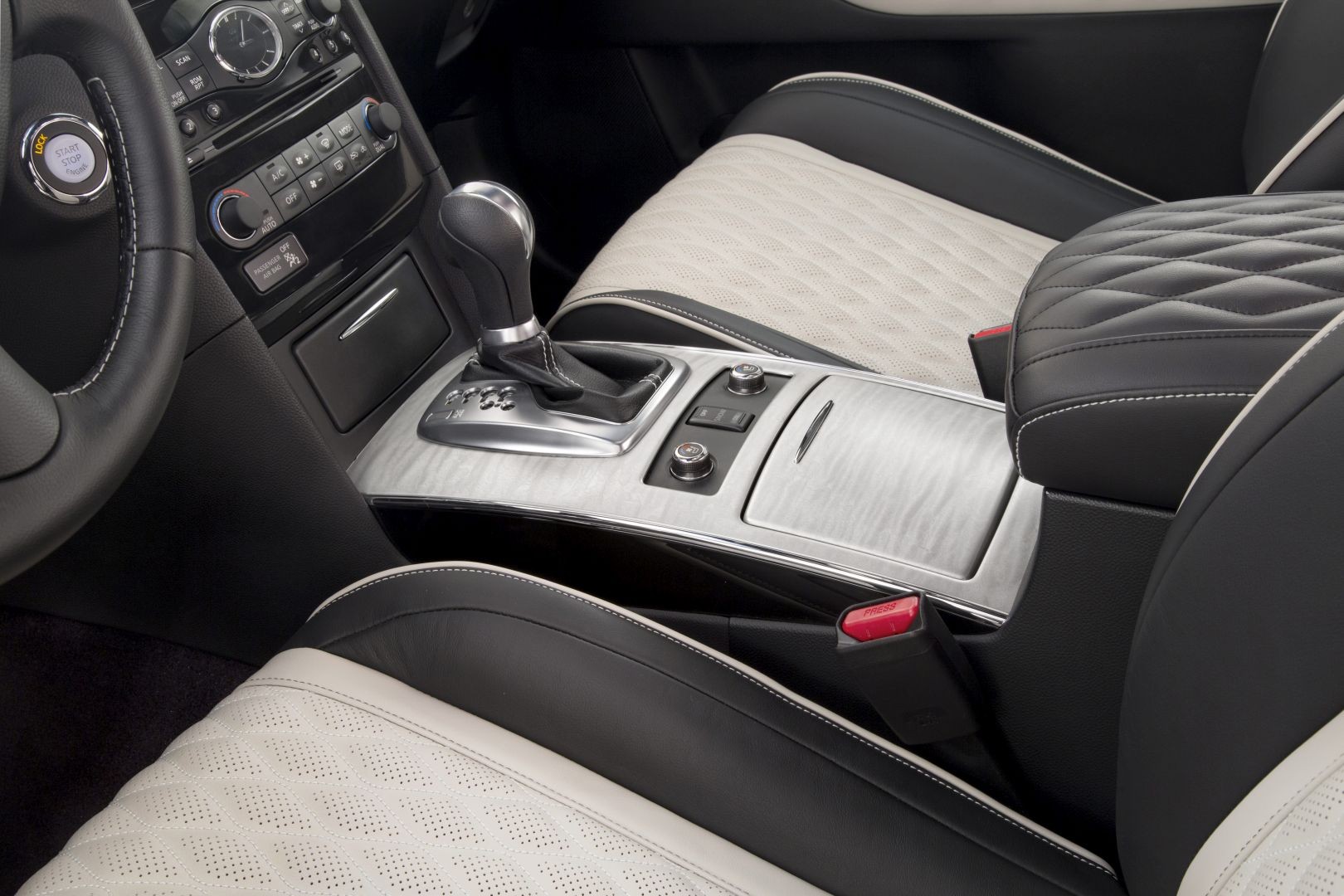 Infiniti Qx70 photo 9