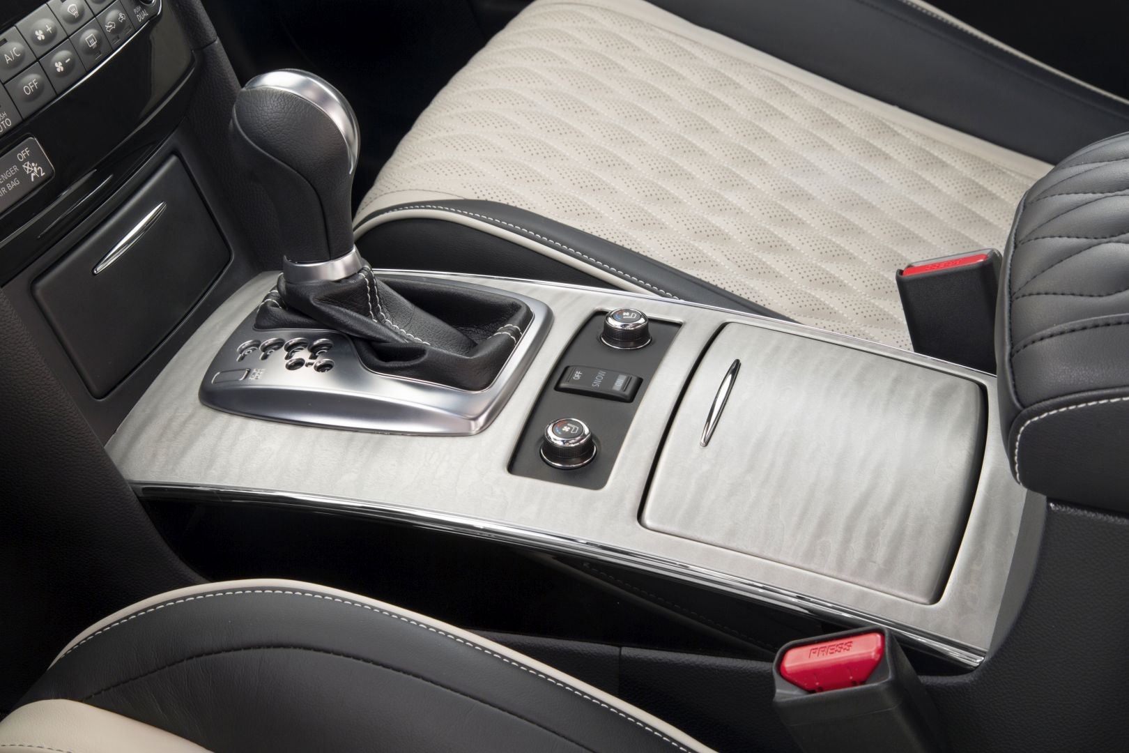 Infiniti Qx70 photo 10