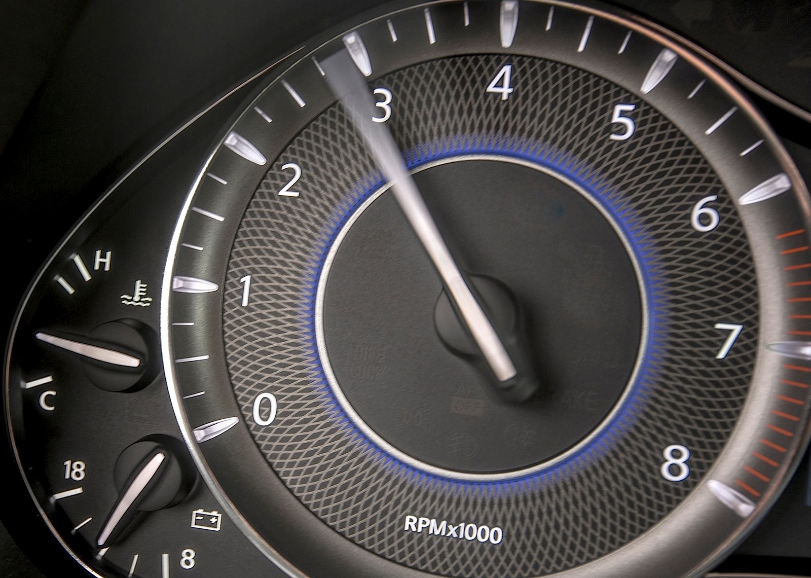 Infiniti Qx80 photo 27