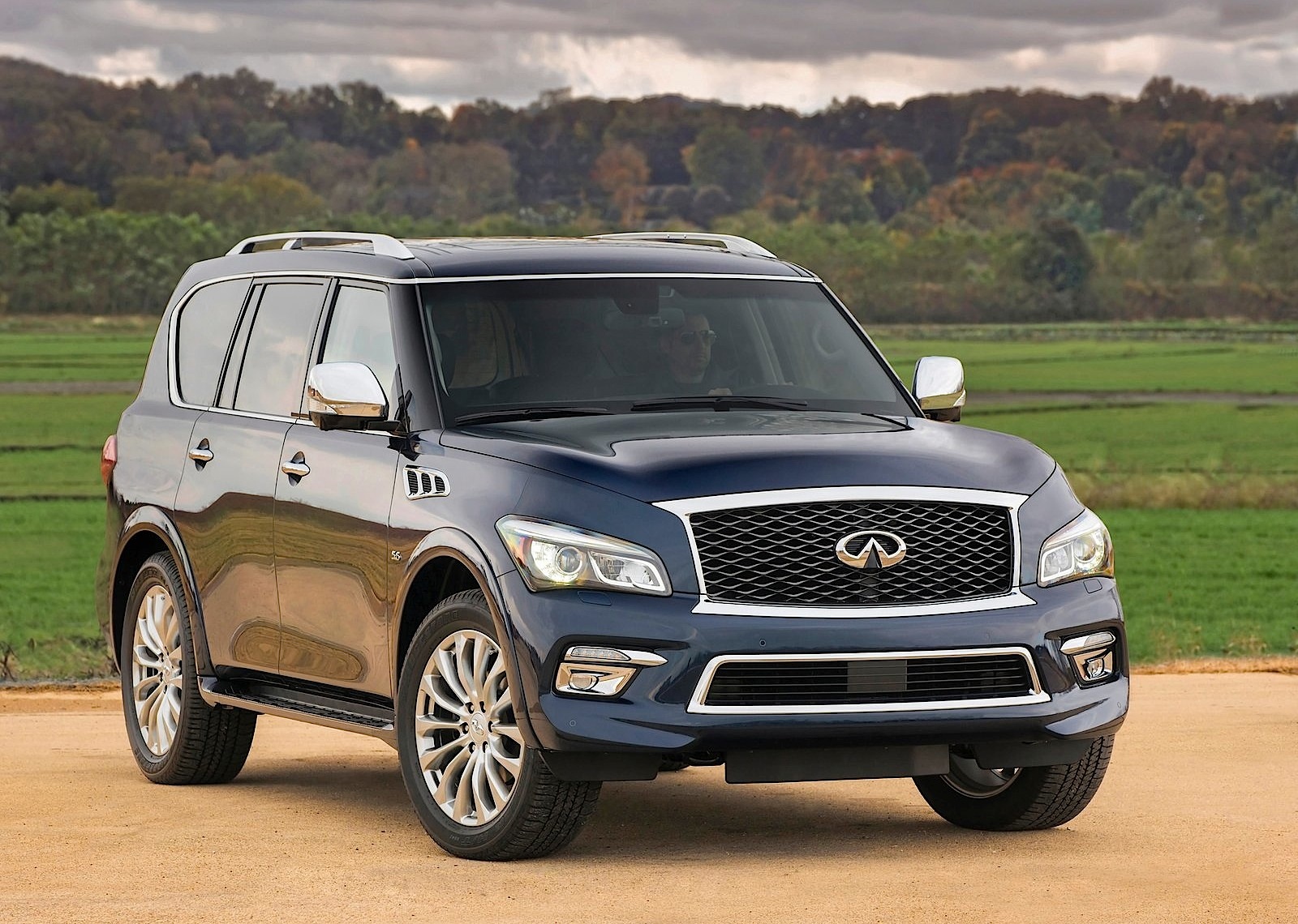Infiniti Qx80 photo 8