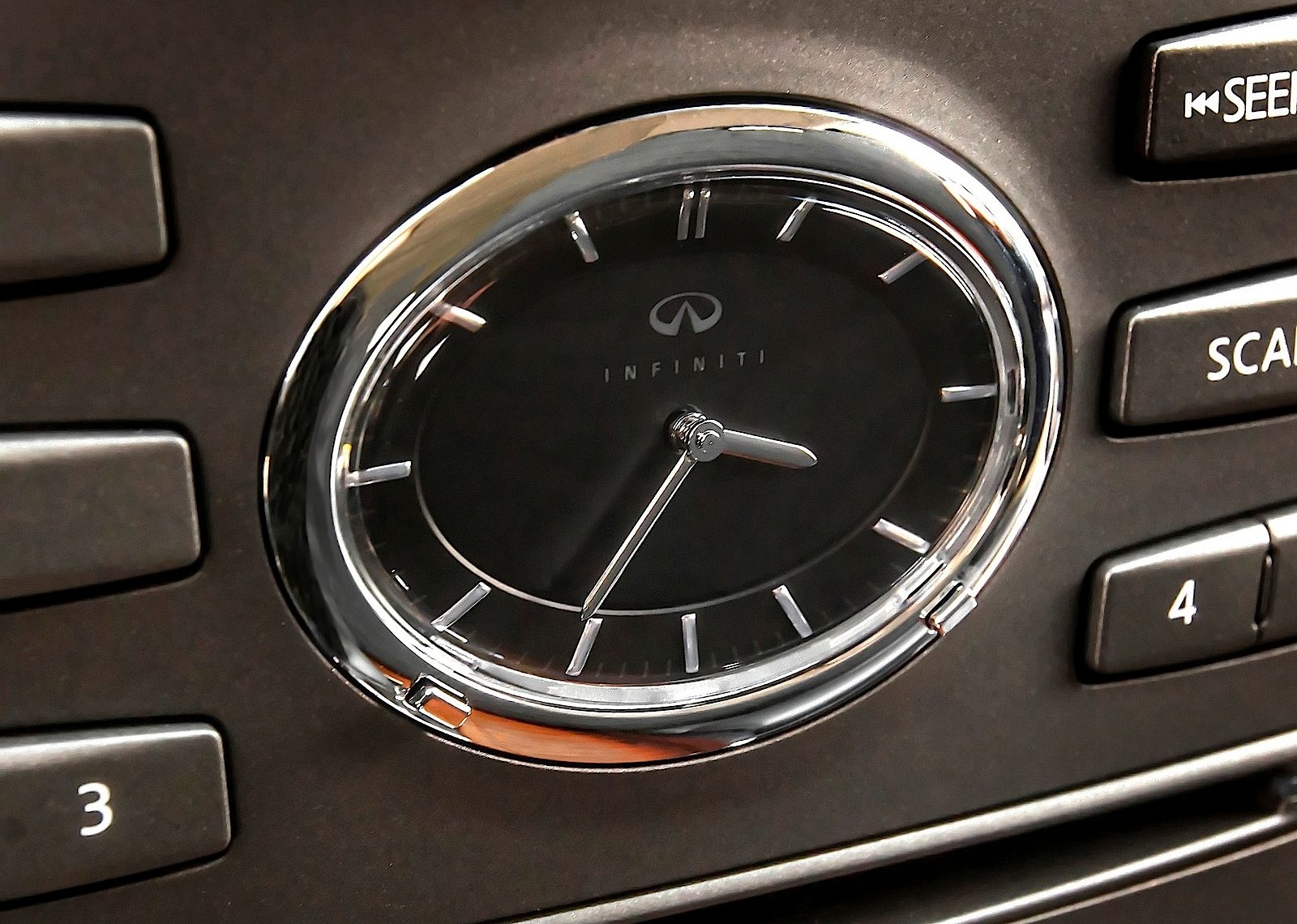 Infiniti Qx80 photo 25