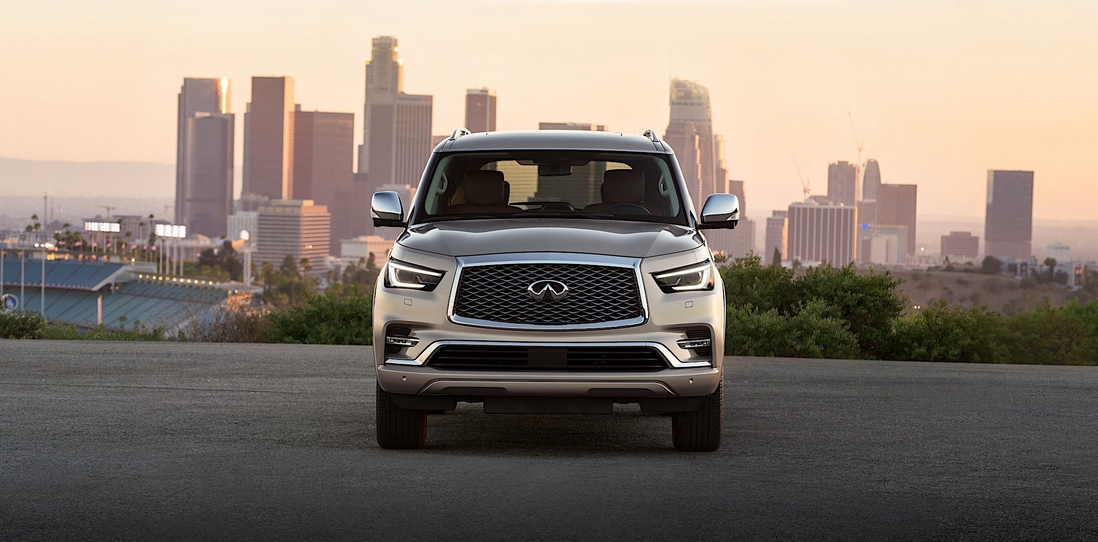 Infiniti Qx80 photo 6