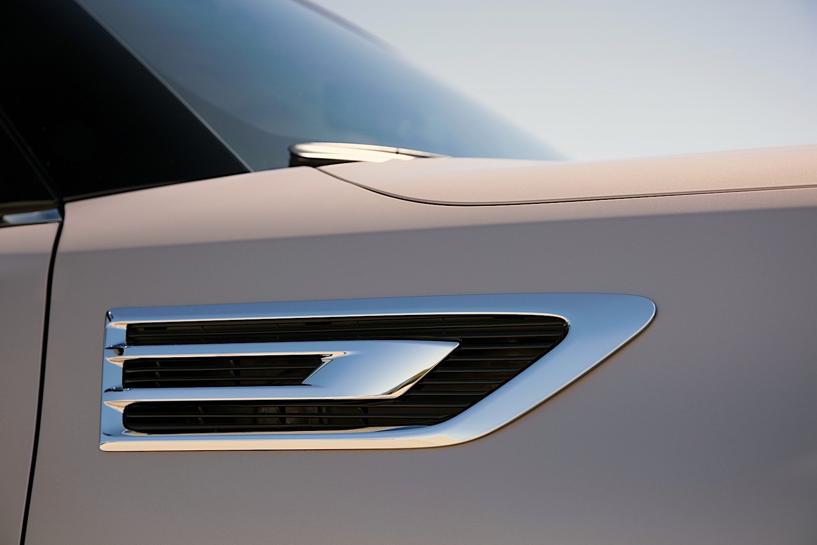 Infiniti Qx80 photo 12