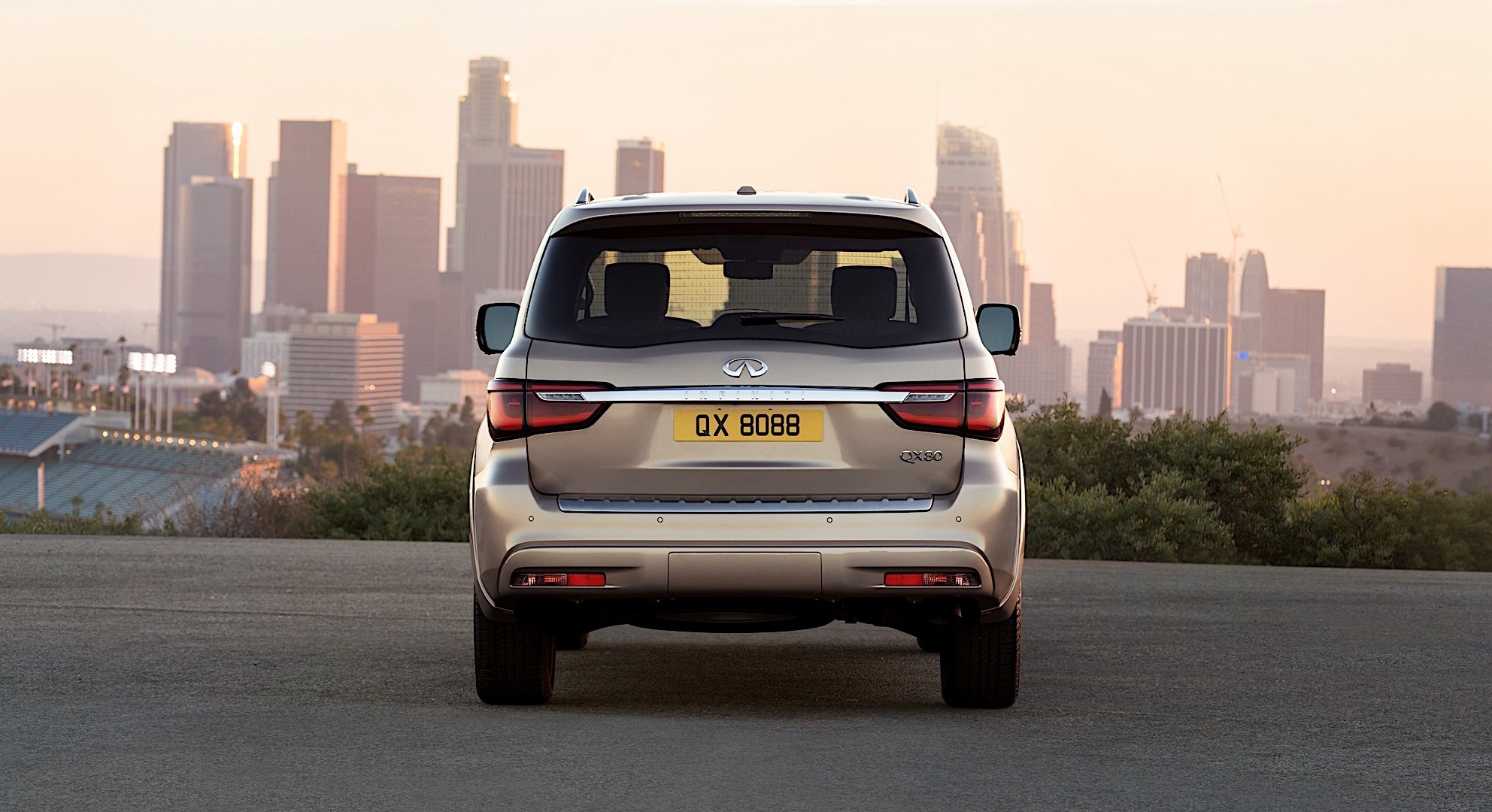 Infiniti Qx80 photo 13