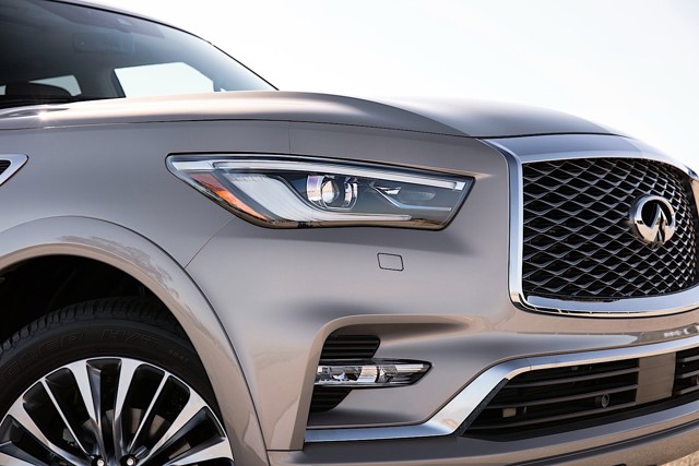 Infiniti Qx80 photo 16