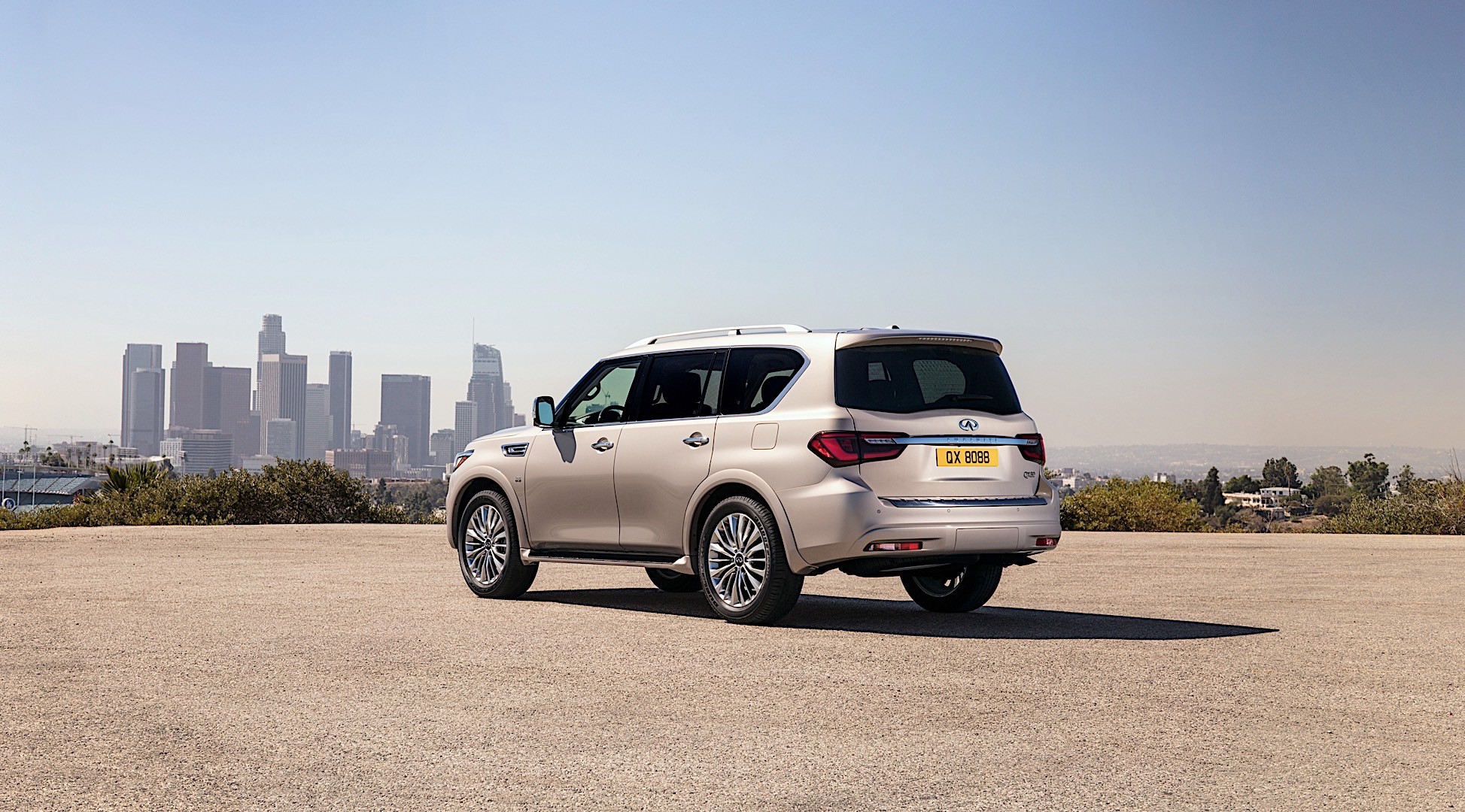 Infiniti Qx80 photo 24