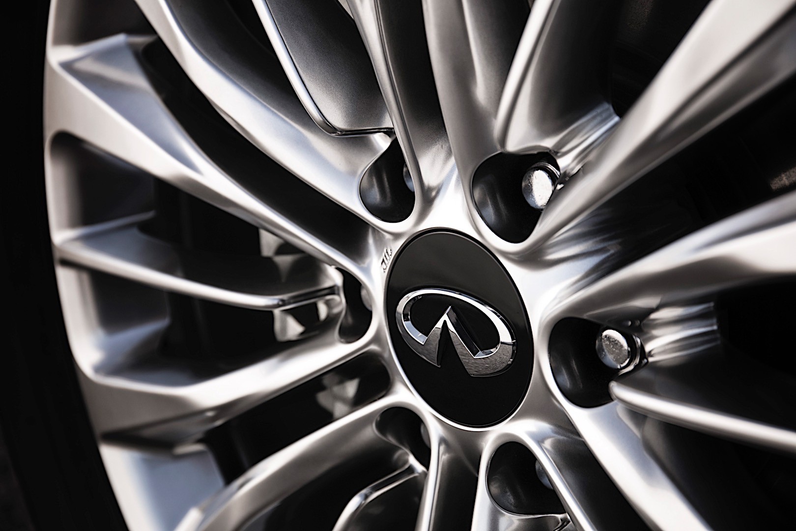 Infiniti Qx80 photo 25