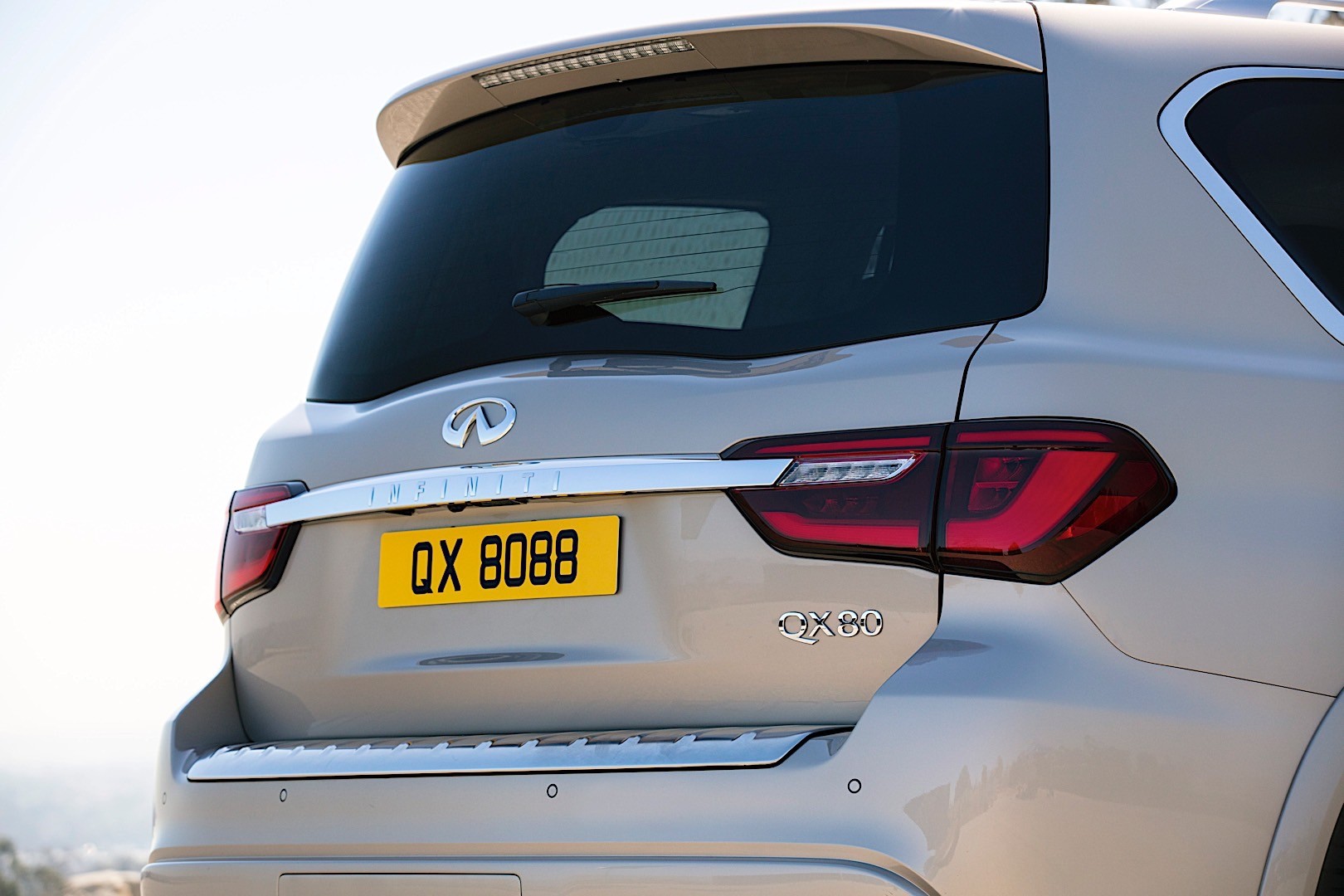 Infiniti Qx80 photo 26