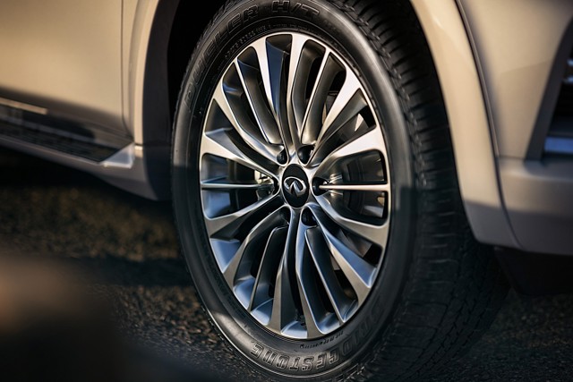 Infiniti Qx80 photo 28