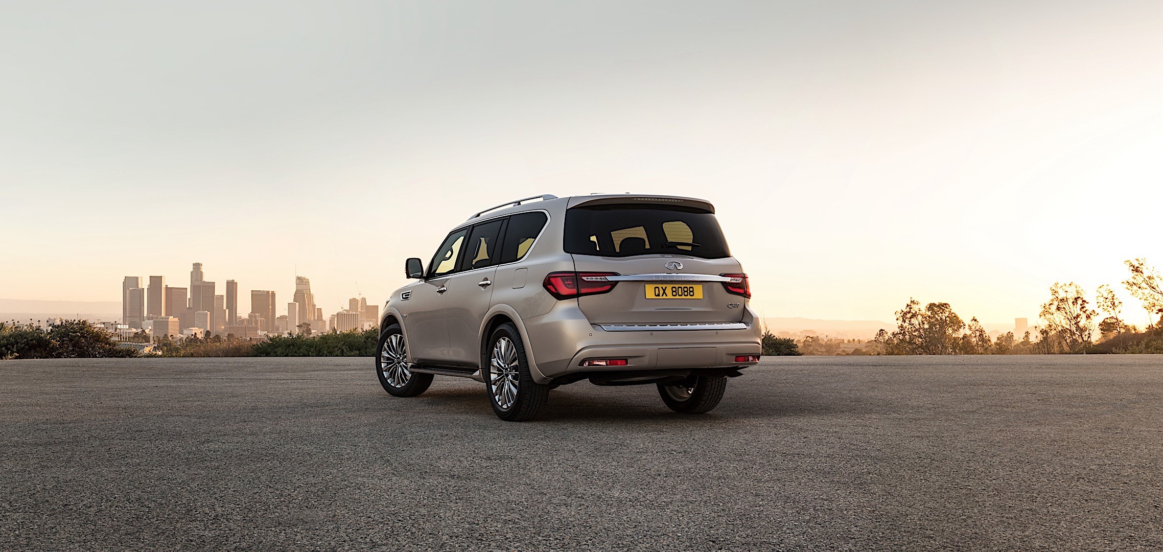 Infiniti Qx80 photo 30