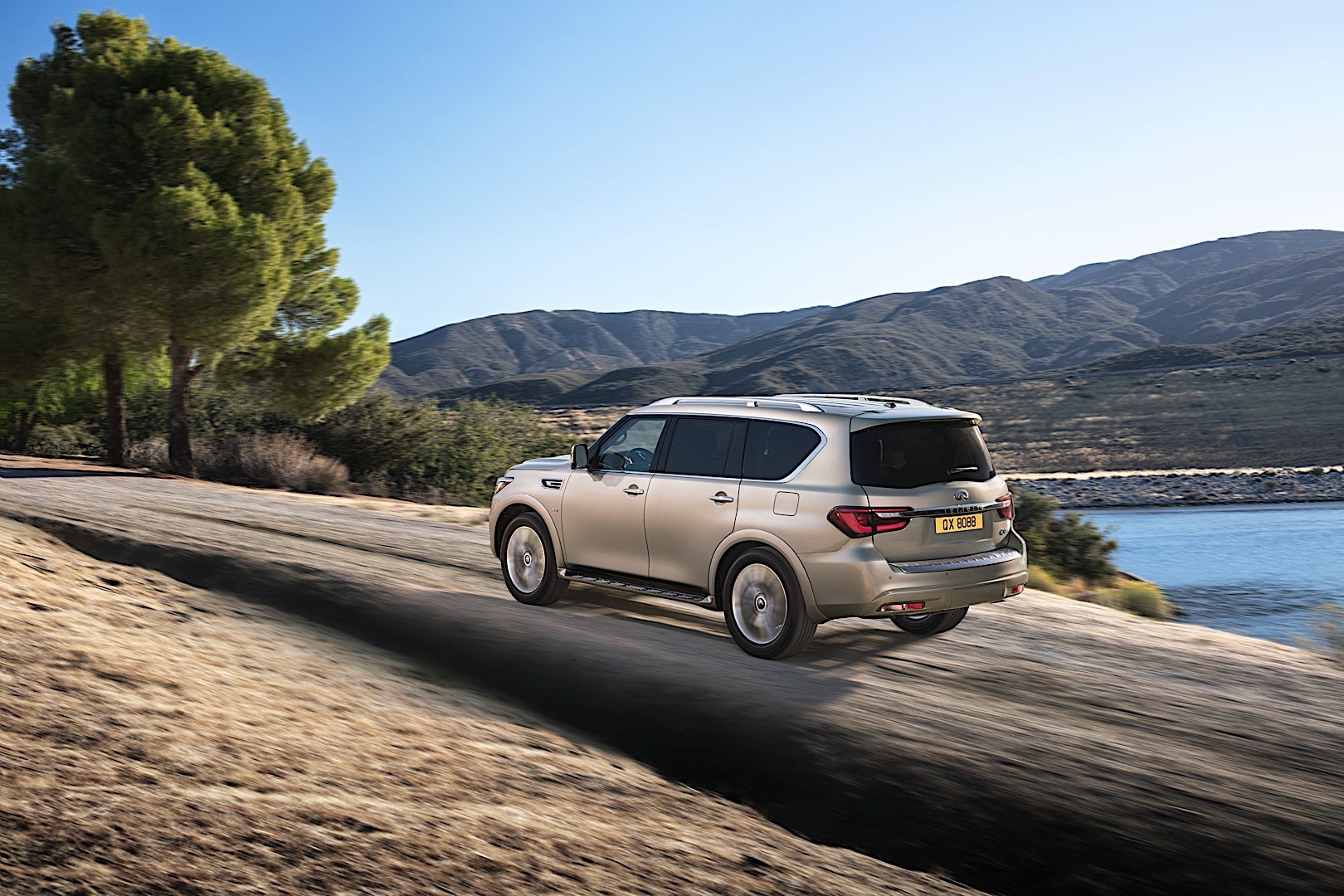 Infiniti Qx80 photo 31