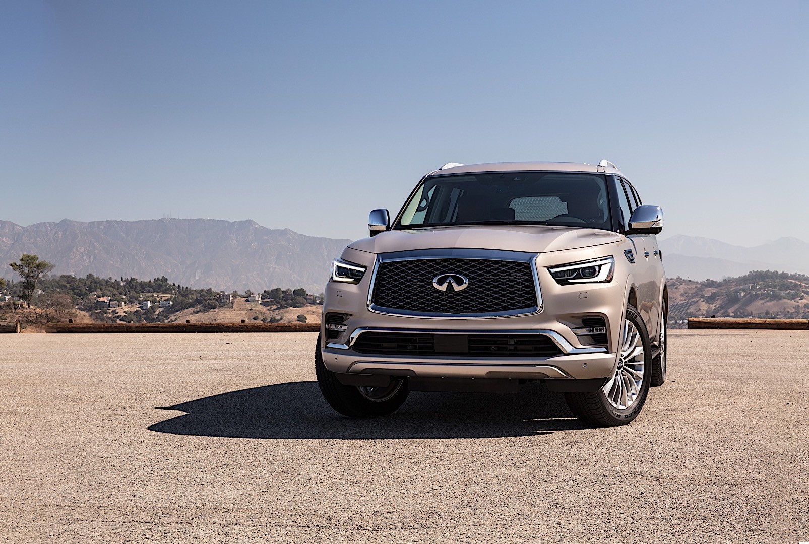 Infiniti Qx80 photo 2