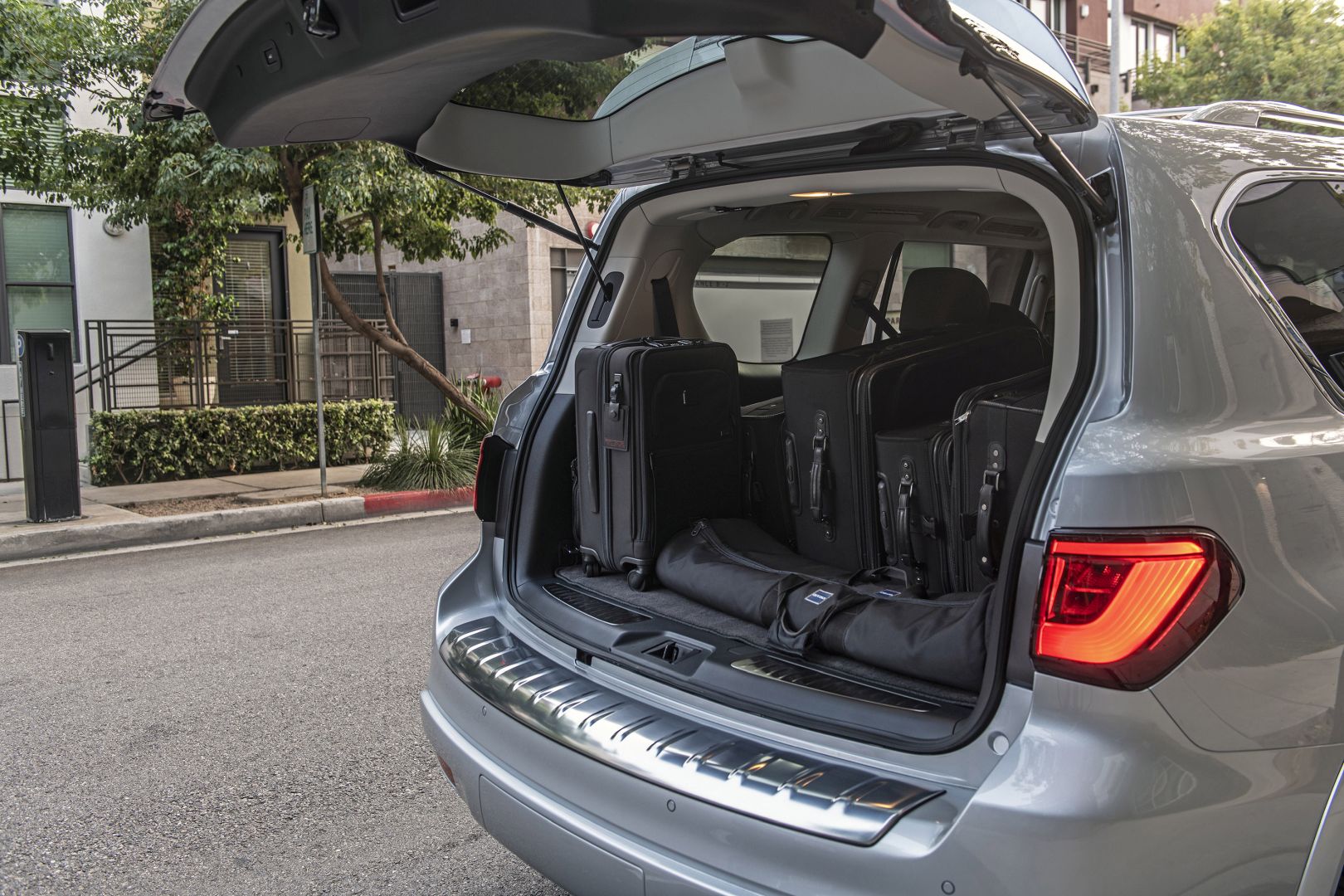 Infiniti Qx80 photo 50