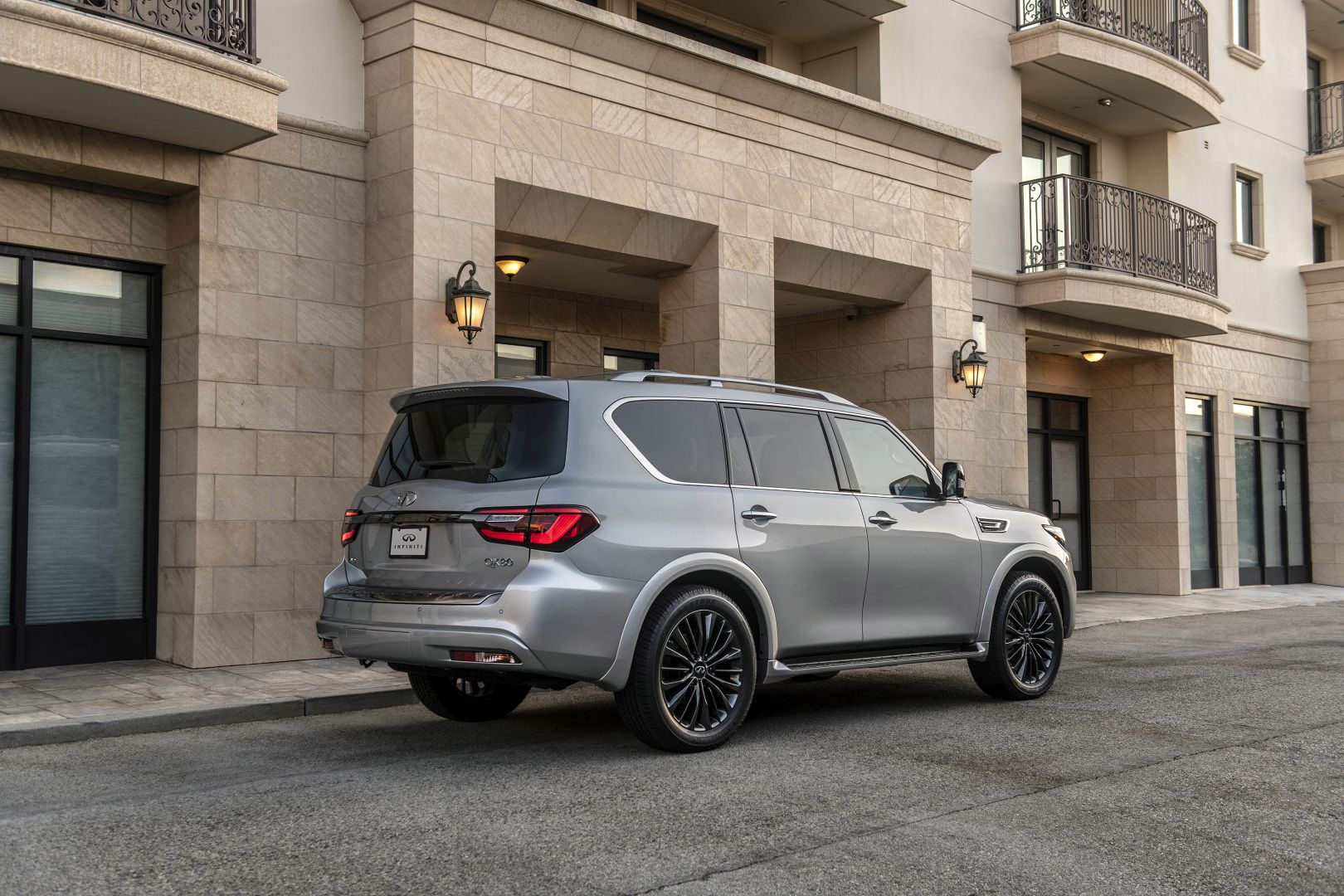 Infiniti Qx80 photo 2