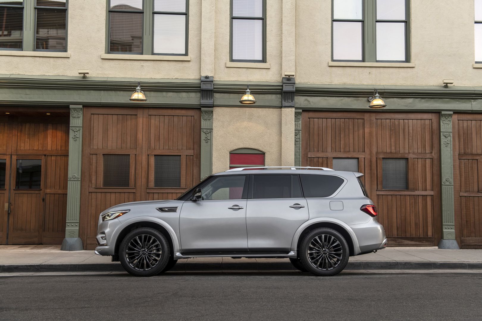 Infiniti Qx80 photo 3