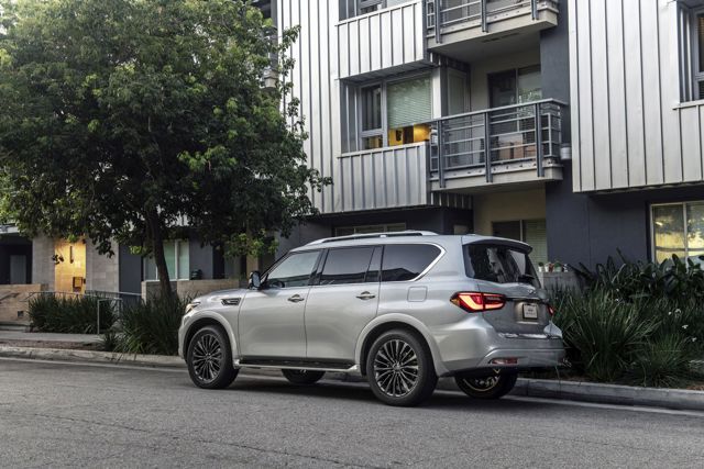 Infiniti Qx80 photo 4