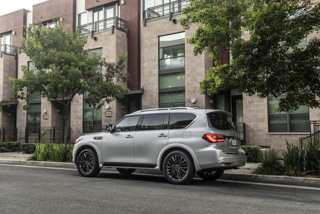 Infiniti Qx80 photo 5