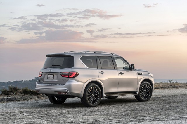 Infiniti Qx80 photo 6