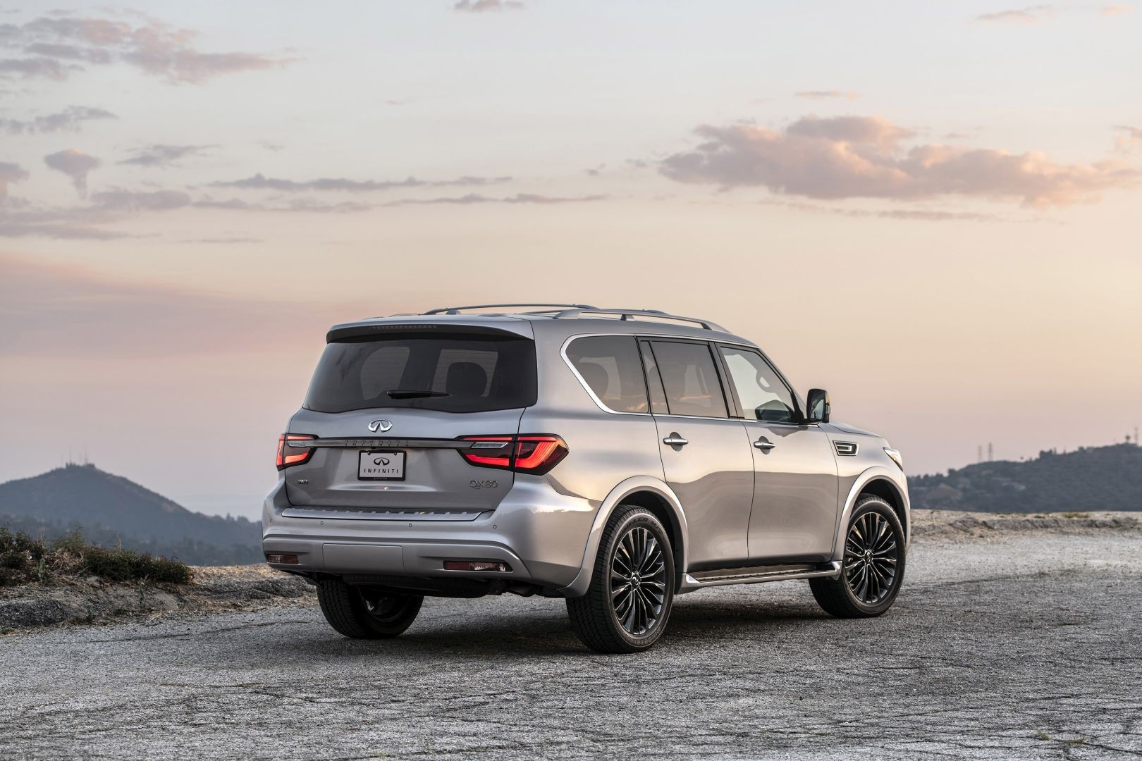 Infiniti Qx80 photo 8