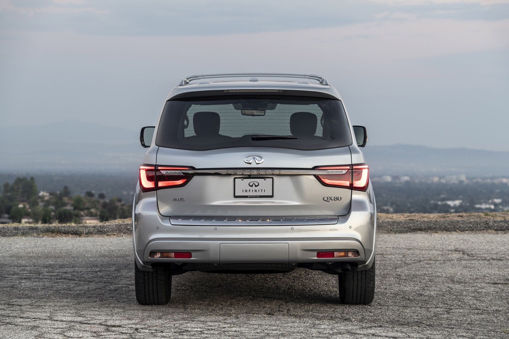 Infiniti Qx80 photo 11