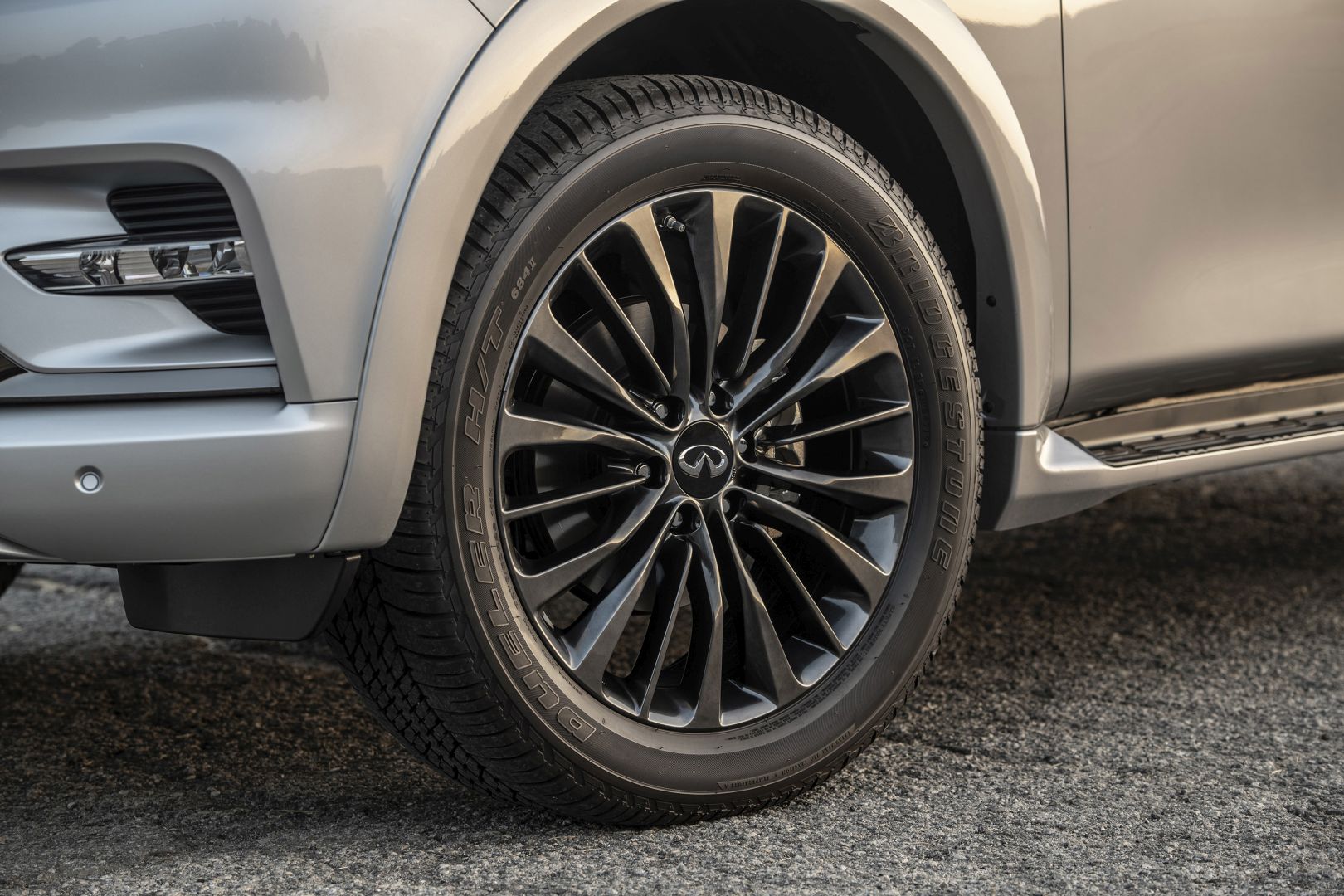 Infiniti Qx80 photo 13